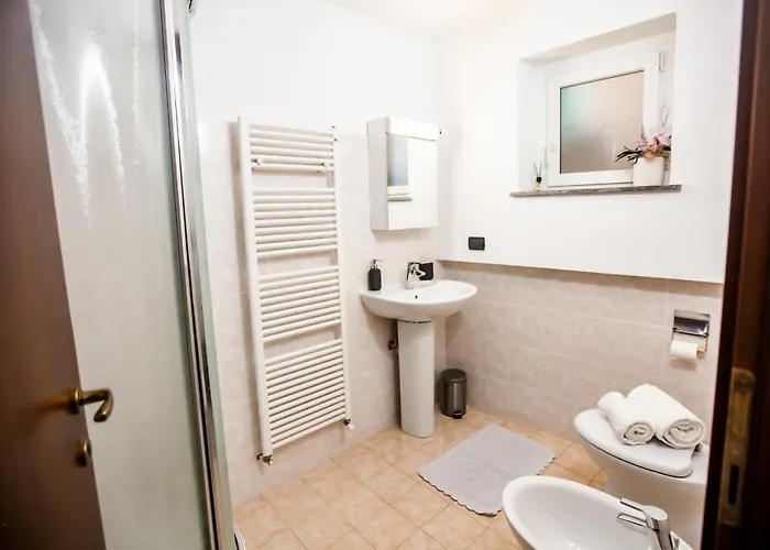 Casa Mina Daire Carate Urio